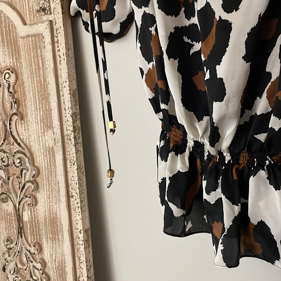 MICHAEL KORS 100% SILK LEOPARD PRINT PEASANT TOP - Picture 2 of 6